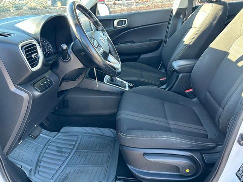 Used 2022 Hyundai Venue SEL image 24