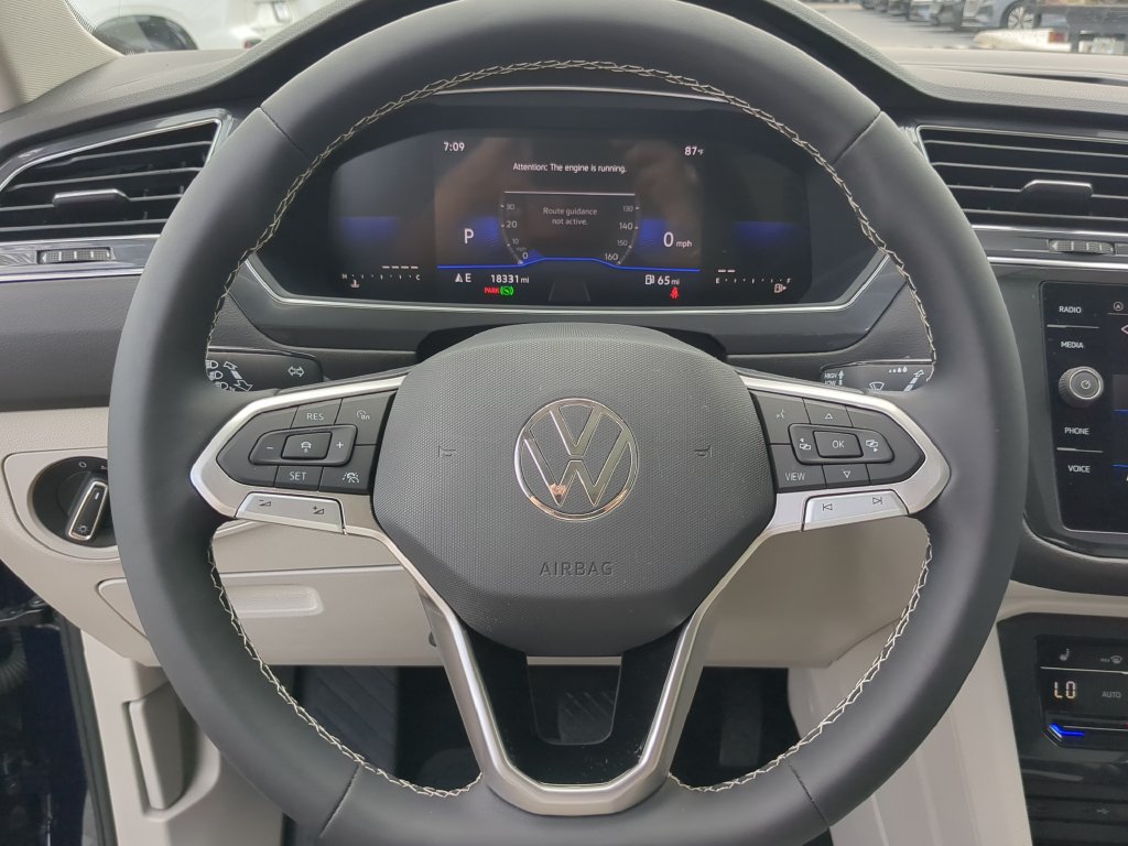 Certified 2023 Volkswagen Tiguan SE FWD image 30