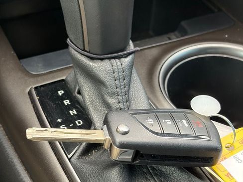 Used 2021 Toyota Camry SE w/ Carpet Mat Package (TMS) FWD image 13