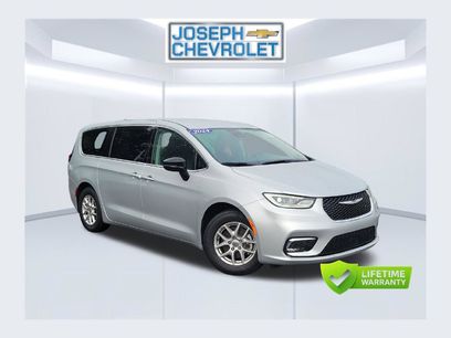 Used 2024 Chrysler Pacifica Touring-L