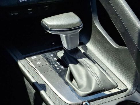 Used 2025 Hyundai Elantra Sport image 14