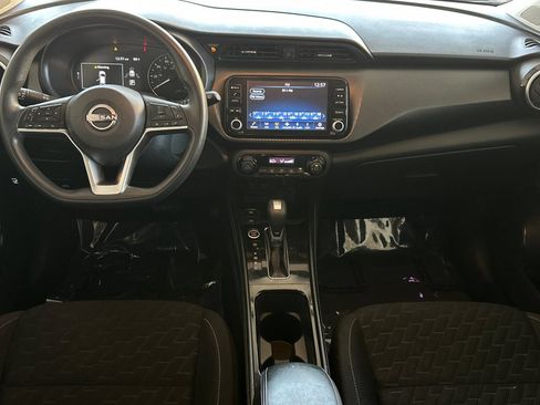 Used 2022 Nissan Kicks SV w/ Interior Electronics Package FWD image 12