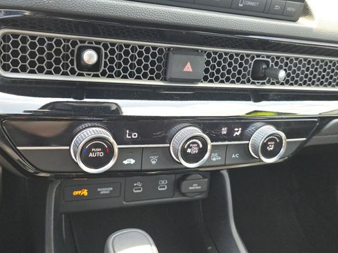 Used 2025 Honda Civic Sport image 29