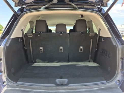 Used 2025 Nissan Pathfinder SV FWD image 24