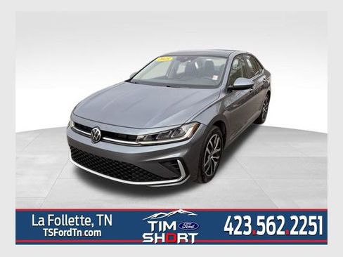 Used 2025 Volkswagen Jetta SE image 1