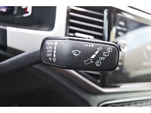 Used 2022 Volkswagen Atlas Cross Sport SE FWD image 18