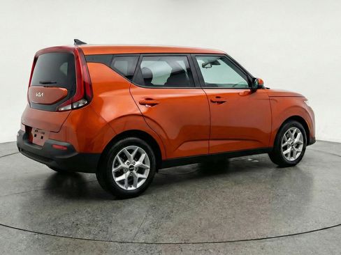 Used 2025 Kia Soul LX w/ LX Technology Package image 9