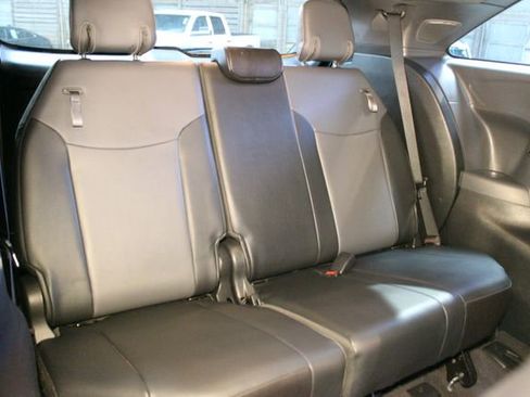 Used 2022 Toyota Sienna XSE w/ XSE Plus Package image 16