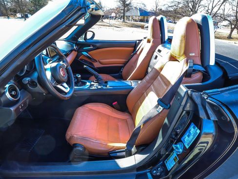 Used 2017 FIAT 124 Spider Lusso image 38