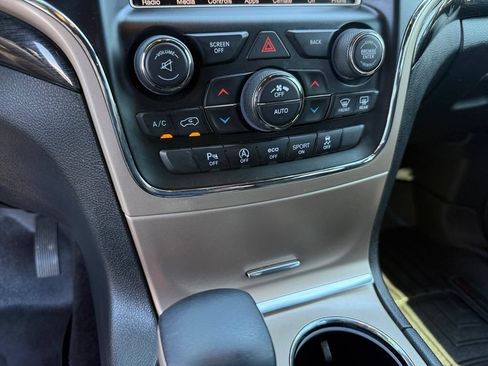 Used 2016 Jeep Grand Cherokee Laredo 75th Anniversary AWD/4WD image 20