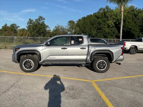Used 2024 Toyota Tacoma TRD Off-Road AWD/4WD image 7