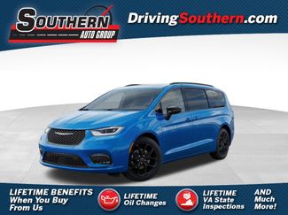 New 2026 Chrysler Pacifica Limited w/ Uconnect Theater Family Group 360° Tour