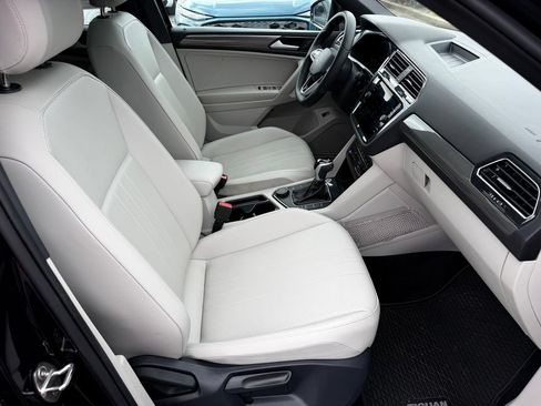 Used 2024 Volkswagen Tiguan SE R-Line AWD/4WD image 16