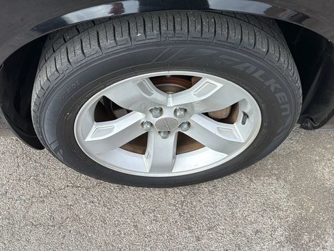 Used 2014 Dodge Challenger SXT RWD image 33
