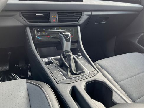 Used 2025 Volkswagen Jetta SE image 41