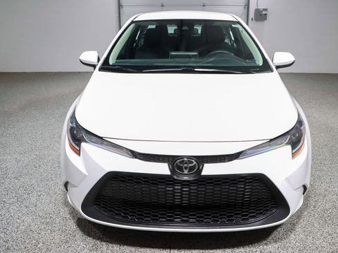 Used 2021 Toyota Corolla LE FWD image 4