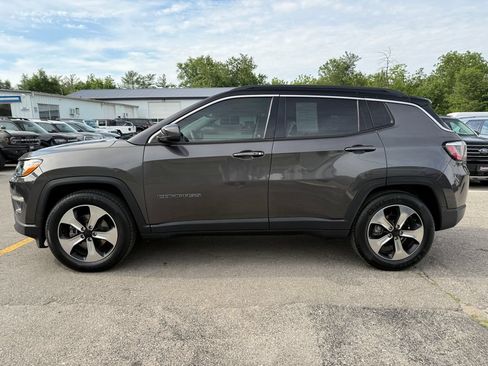 Used 2018 Jeep Compass Latitude w/ Popular Equipment Group FWD image 8