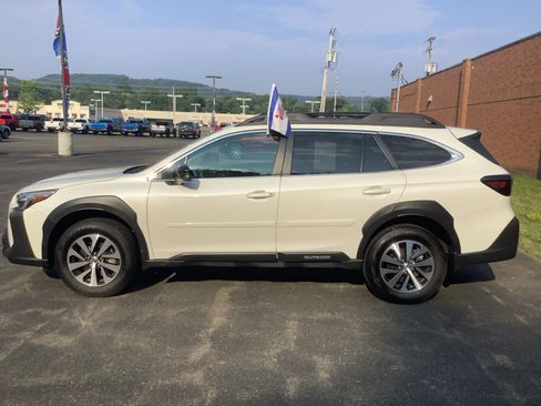 Certified 2025 Subaru Outback Premium image 8