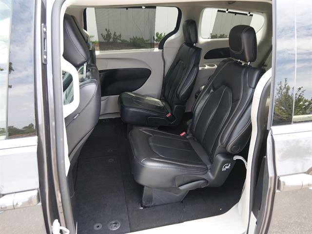 Used 2022 Chrysler Pacifica Touring-L FWD image 11