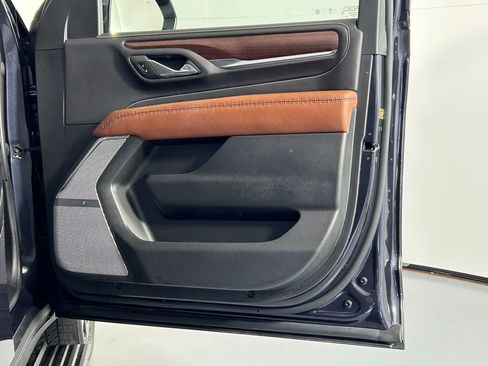 Used 2023 GMC Yukon Denali Ultimate w/ LPO, Floor Liner Package AWD/4WD image 9