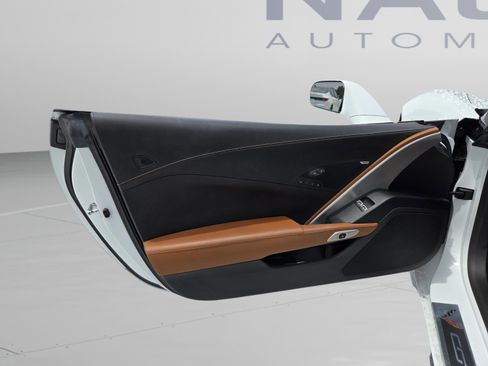 Used 2017 Chevrolet Corvette Stingray Convertible RWD image 9