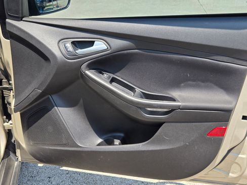 Used 2017 Ford Focus SEL FWD image 28