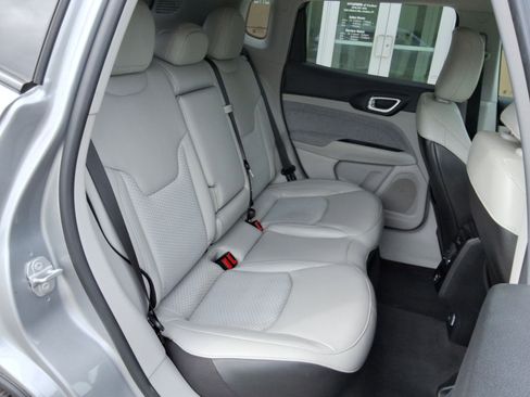 Used 2022 Jeep Compass Latitude FWD image 31