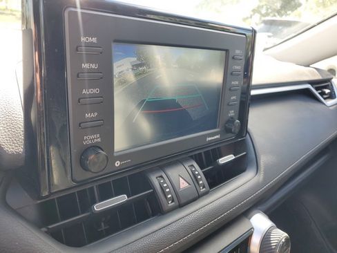 Used 2021 Toyota RAV4 XLE Premium image 29