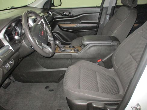 Used 2019 GMC Acadia SLE image 9