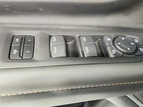 Used 2024 GMC Yukon AT4 w/ Technology Package image 19