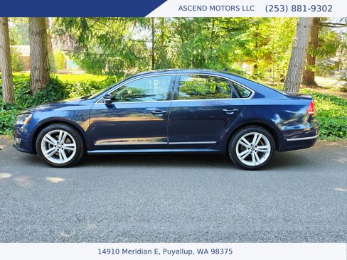 Used 2012 Volkswagen Passat TDI SEL Premium FWD image 2