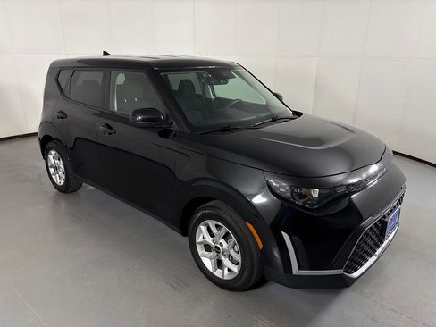 Used 2024 Kia Soul LX w/ Option Group 015 FWD image 2