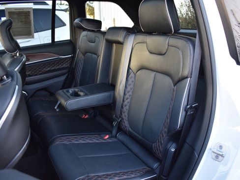 Used 2025 Jeep Grand Cherokee Summit image 27