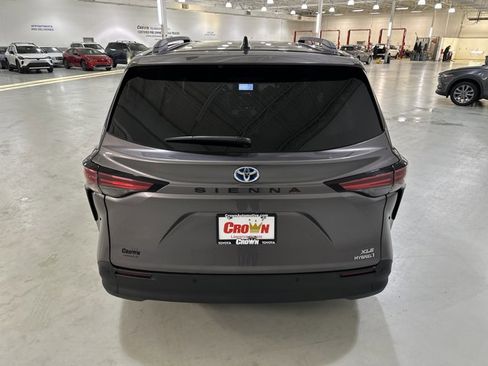 Used 2021 Toyota Sienna XLE w/ XLE Plus Package image 8