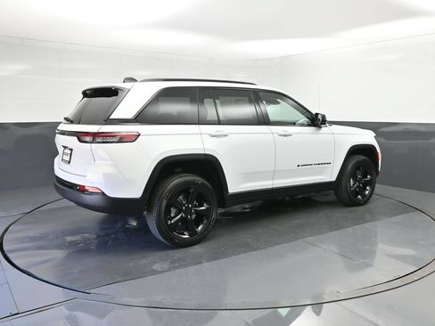 New 2025 Jeep Grand Cherokee Altitude RWD image 15
