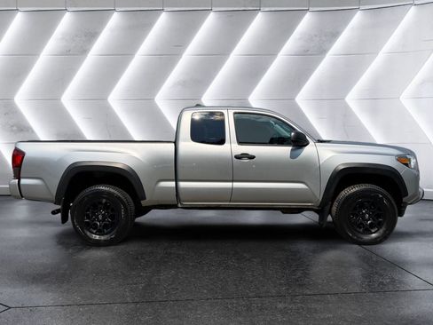 Used 2019 Toyota Tacoma SR w/ SX Package AWD/4WD image 7