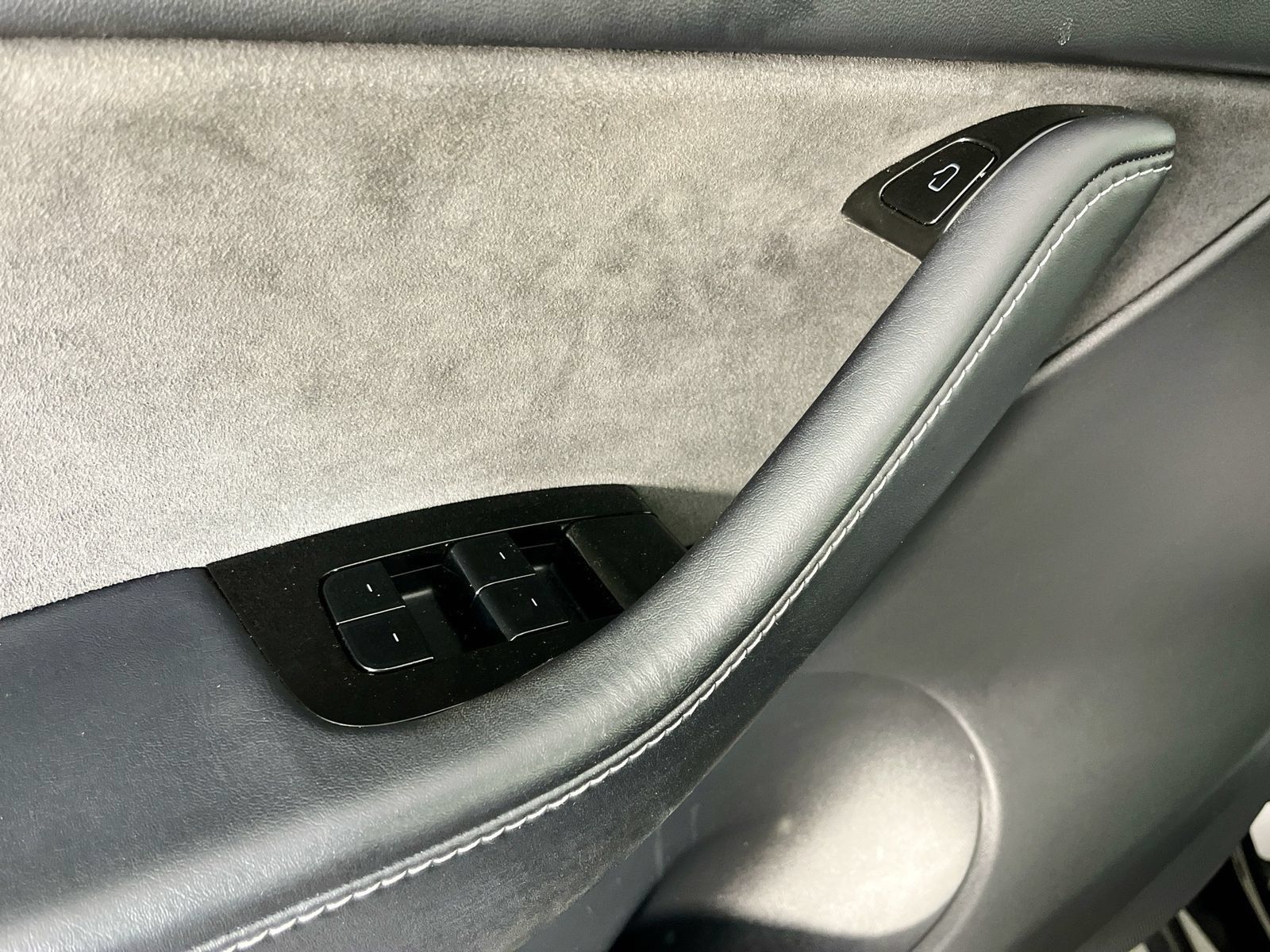 Used 2021 Tesla Model Y Long Range AWD/4WD image 23
