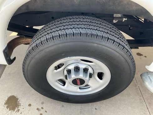 Used 2024 GMC Savana 2500 w/ Driver Convenience Package image 22