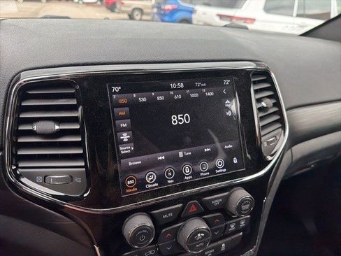 Used 2020 Jeep Grand Cherokee Laredo w/ 18" Wheel & 8.4" Radio Group image 12