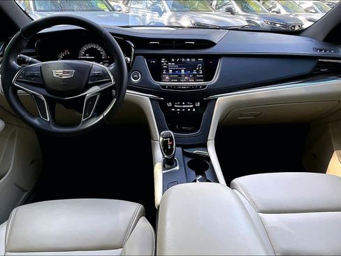 Used 2018 Cadillac XT5 FWD image 15