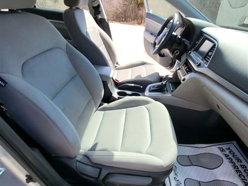 Used 2017 Hyundai Elantra SE image 17