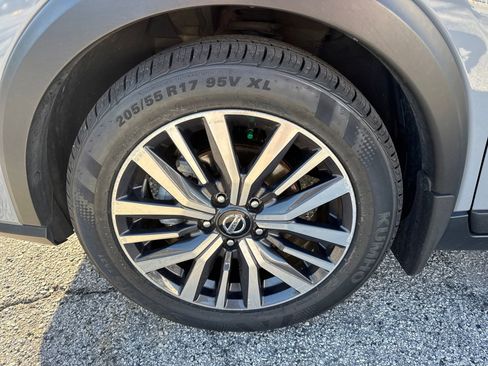 Used 2021 Nissan Kicks SV FWD image 11