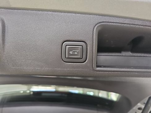 Certified 2024 GMC Terrain SLT AWD/4WD image 17