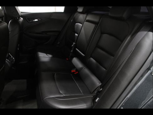 Used 2018 Chevrolet Malibu LT w/ Leather Package FWD image 18
