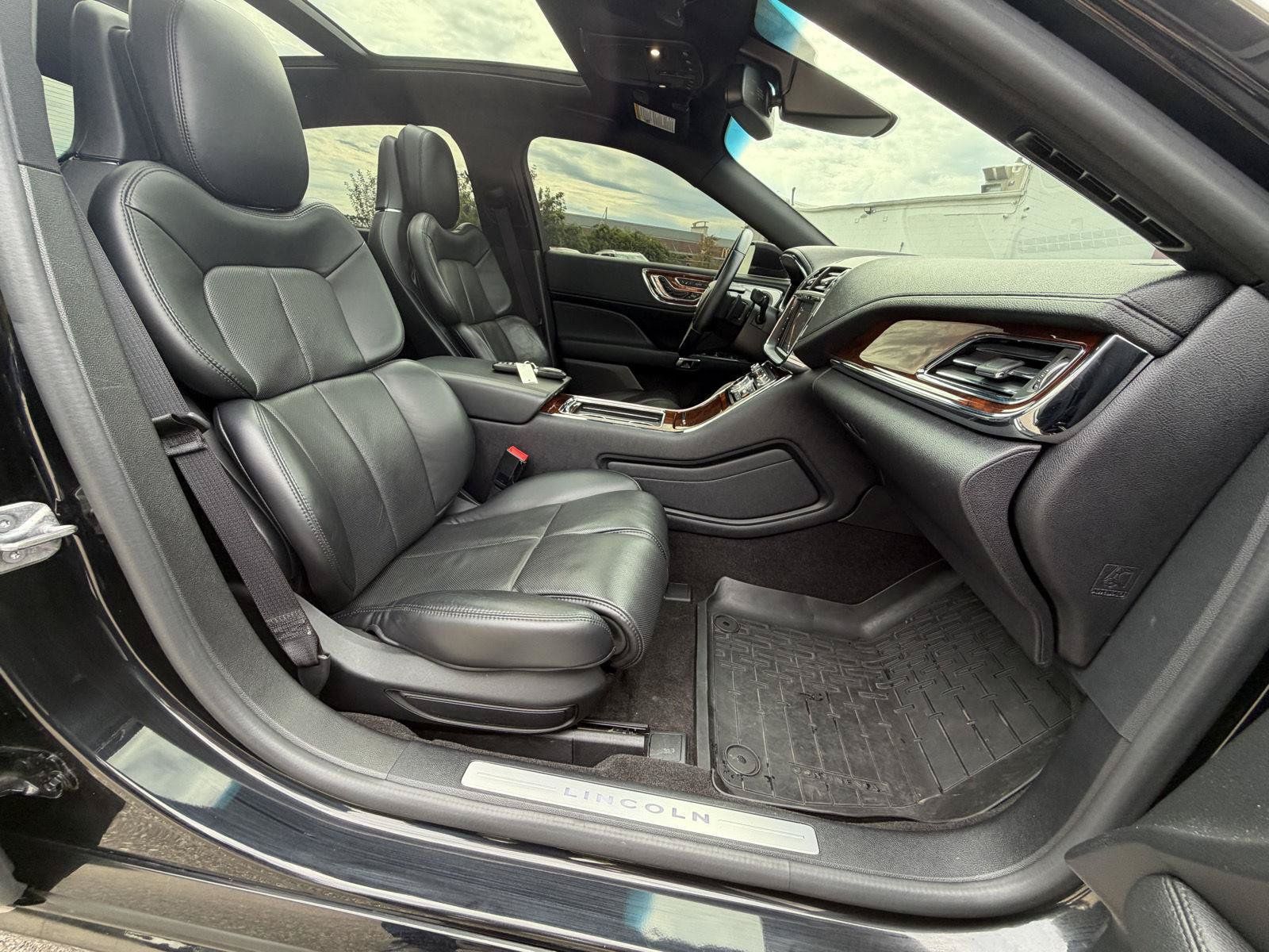 Used 2020 Lincoln Continental Reserve w/ Luxury Package AWD/4WD image 34