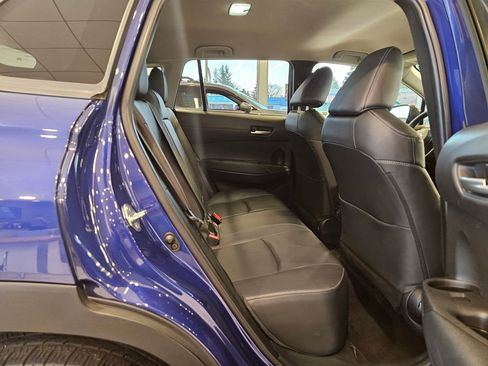 Used 2024 Toyota Corolla Cross XLE image 28