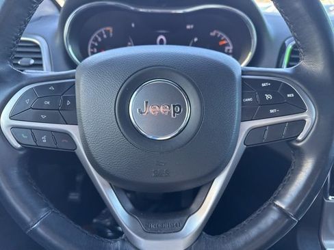 Certified 2022 Jeep Grand Cherokee Laredo X AWD/4WD image 24