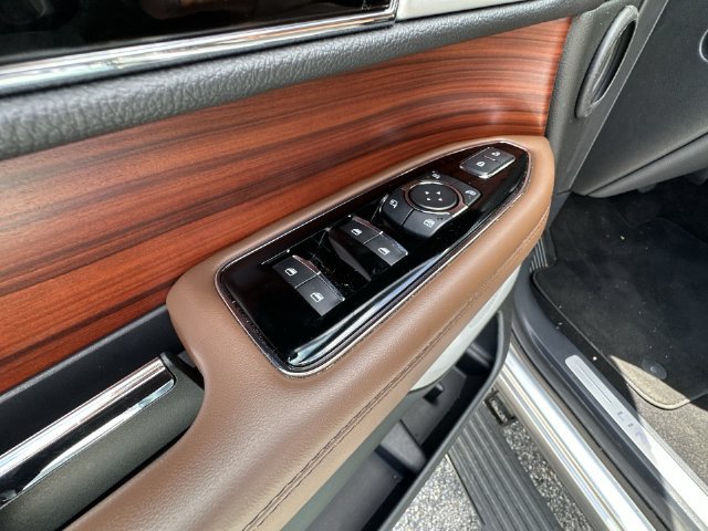Used 2024 Lincoln Navigator L Reserve AWD/4WD image 13