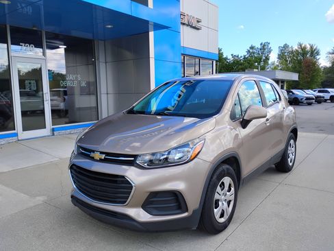 Used 2018 Chevrolet Trax LS FWD image 12