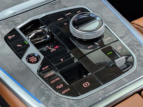 Used 2026 BMW X7 xDrive40i w/ Executive Package image 38